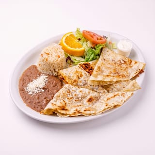 Quesadilla de Pollo, Res o Chorizo
